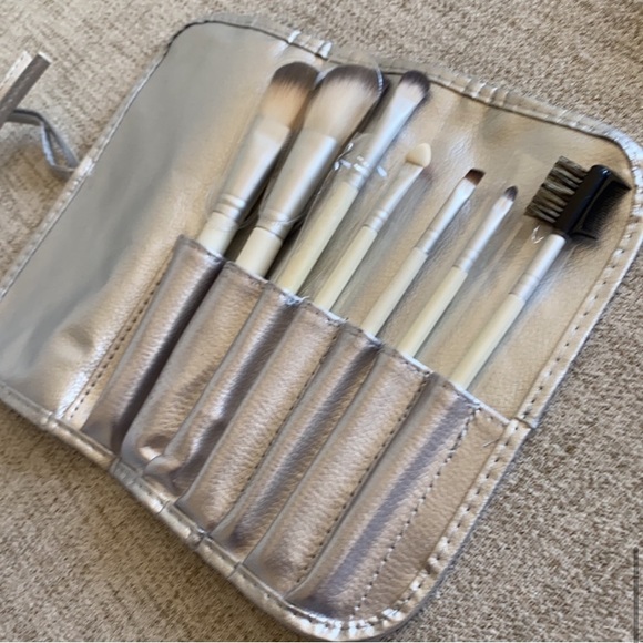 🪞 NEW 7 piece makeup brush glam set with silver roll up pouch - Picture 10 of 11